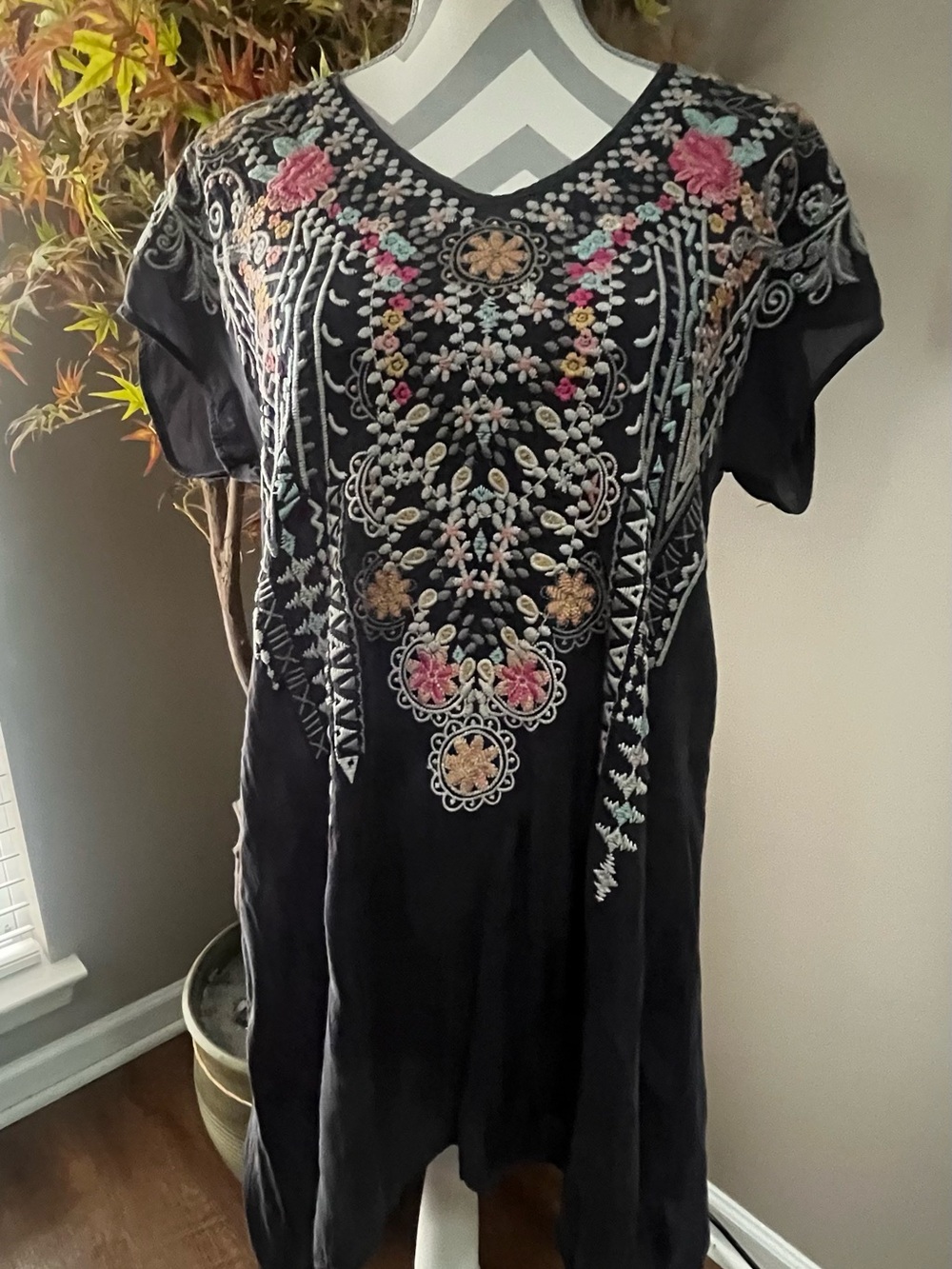 Johnny Was Embroidered Black Short-Sleeve Women’s Dress